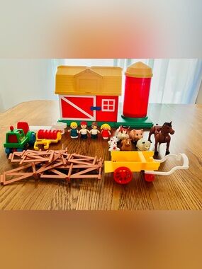 1981 Playskool PlayWorld Lil Playmates Farm Playset (Complete w/ Rare Accessor.)